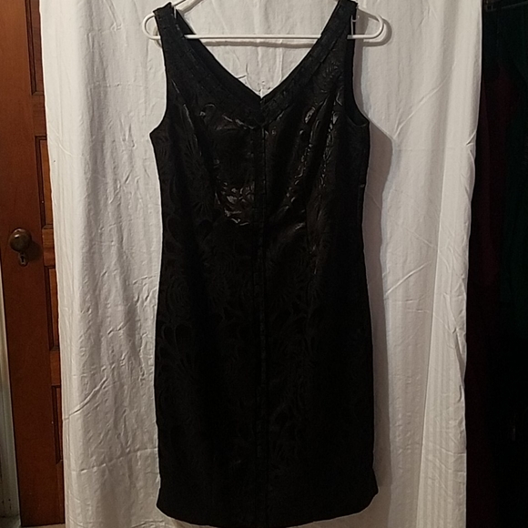 Luxe by Carmen Marc Valvo V-Neck Black Dress - Picture 2 of 8